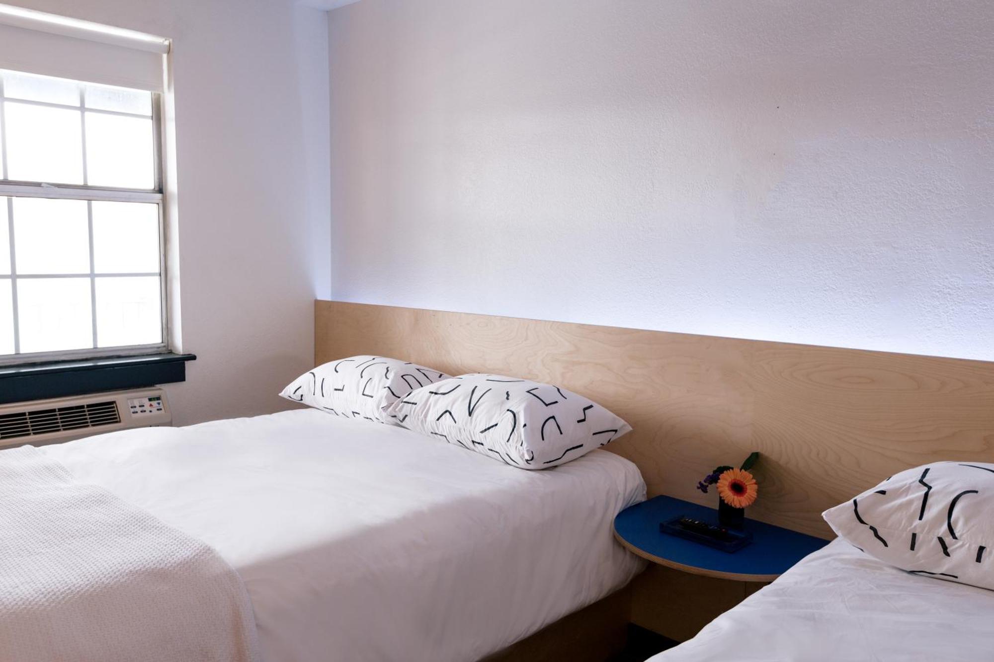 The Iris Motel Nashville Room photo